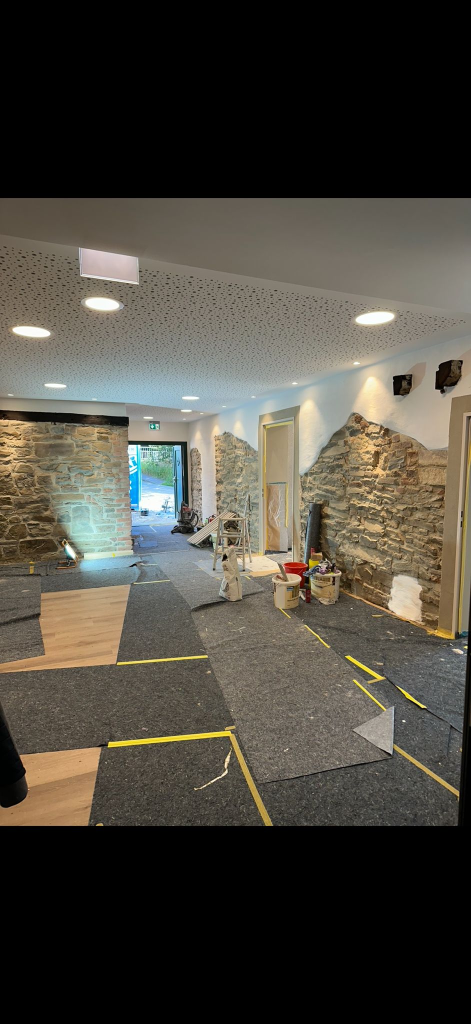 Lehmputz-Innenwand in einem Kindergarten in Bielstein – diffusionsoffenes, schadstoffbindendes Putzsystem von Cumia Putzwerk